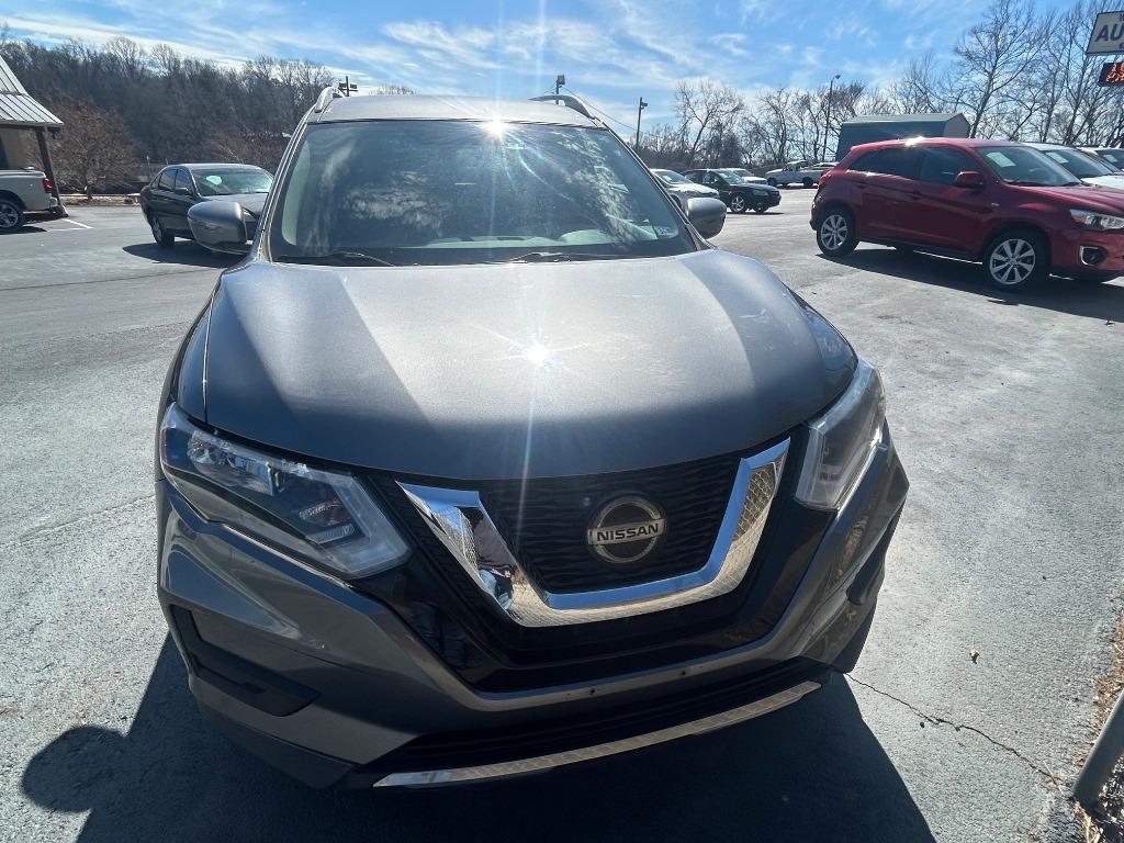2018 Nissan Rogue SV's photo